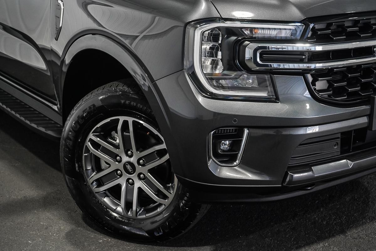 Ford Everest image 2