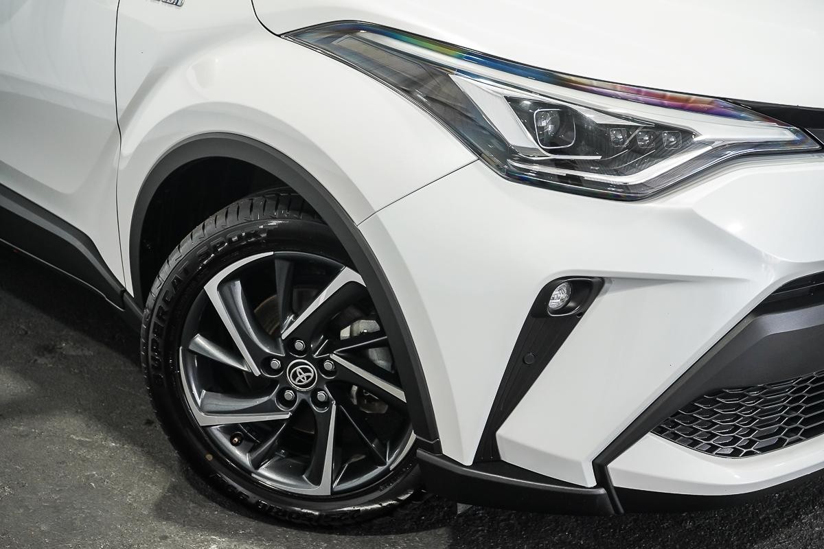 Toyota C-hr image 2