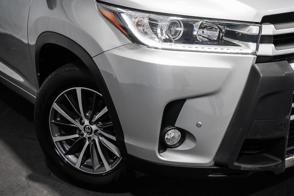 Toyota Kluger image 2