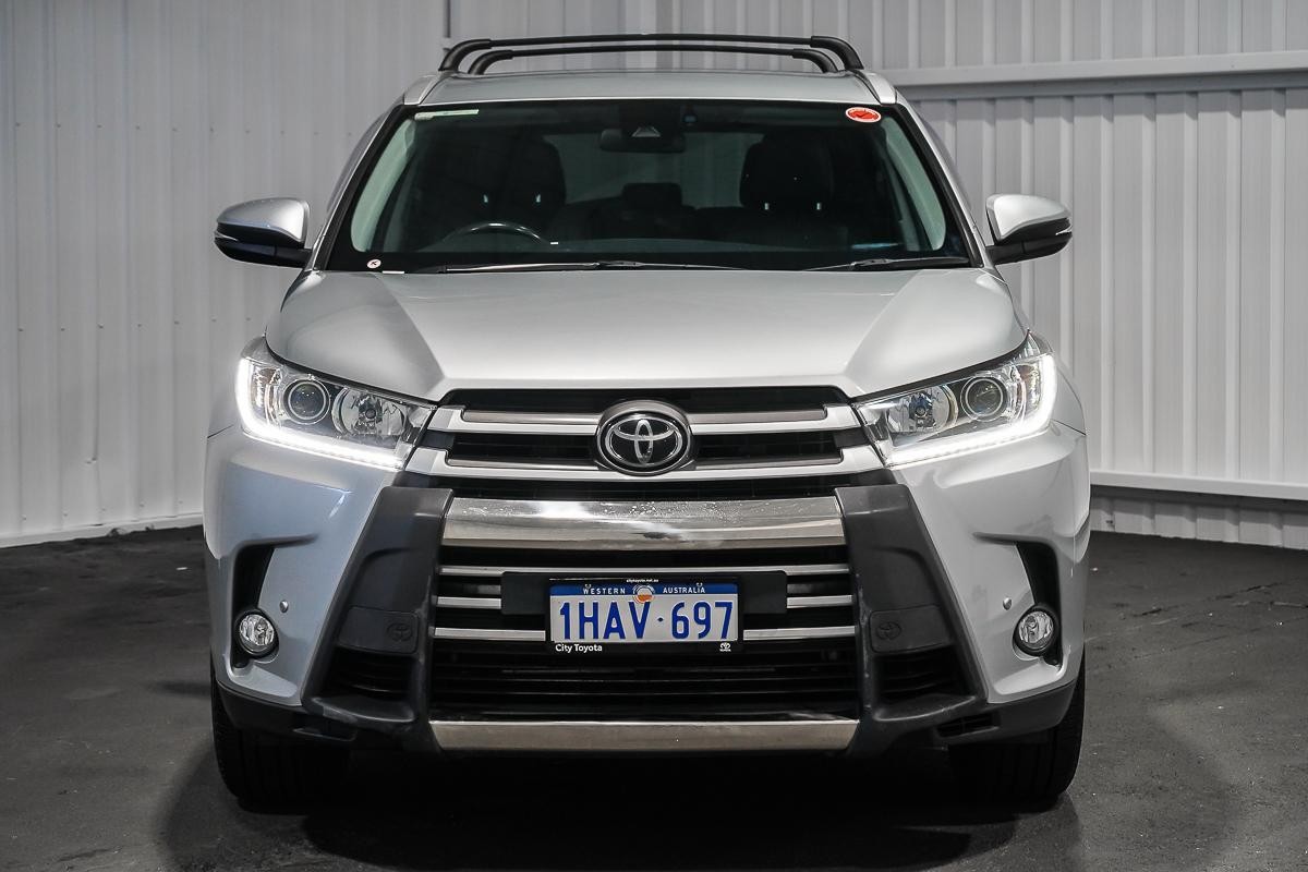 Toyota Kluger image 3