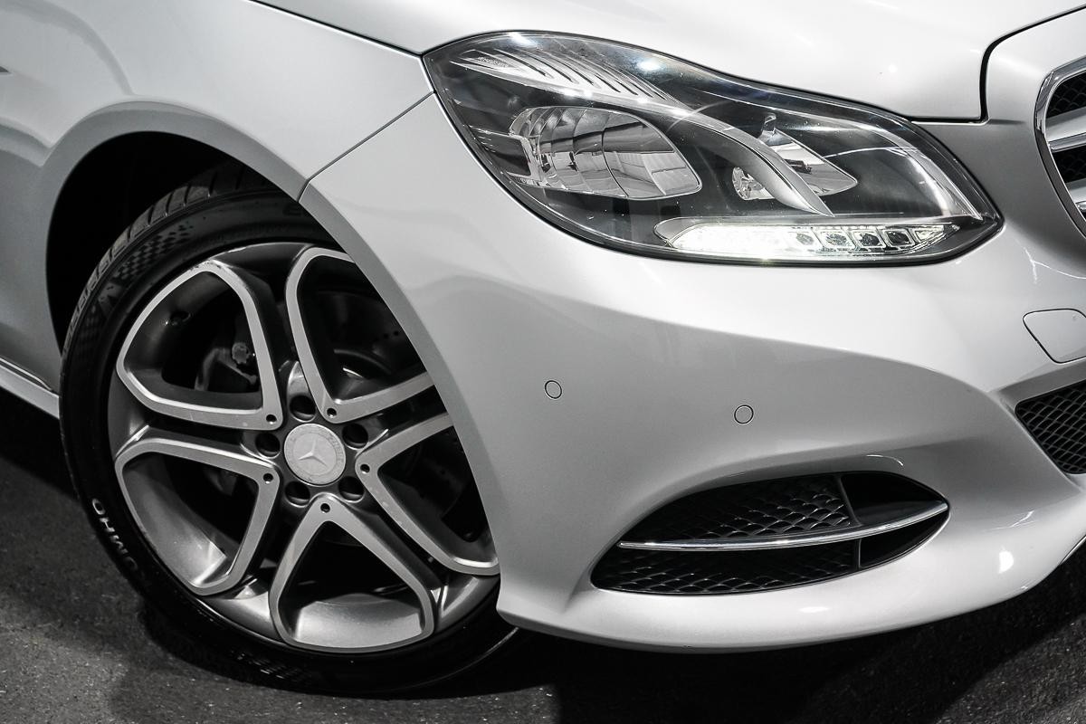 Mercedes Benz E-class image 2