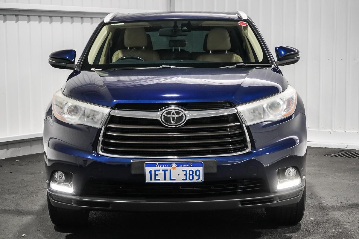 Toyota Kluger image 3