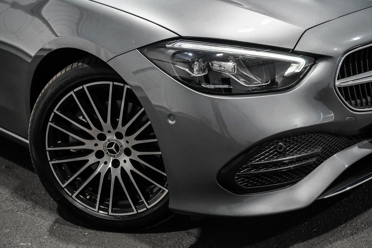 Mercedes Benz C-class image 2