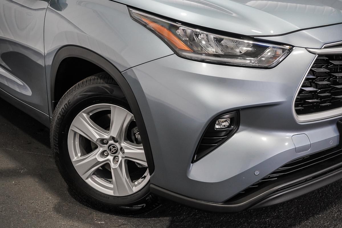 Toyota Kluger image 4