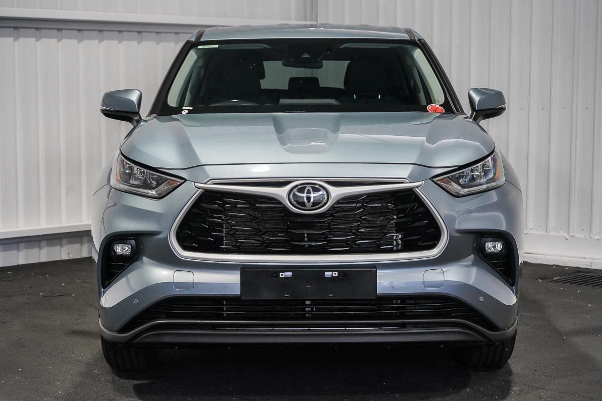 Toyota Kluger image 3