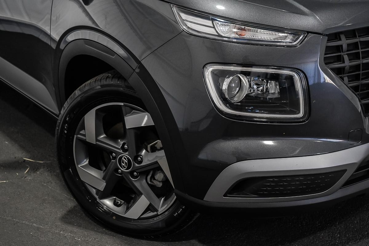 Hyundai Venue image 2