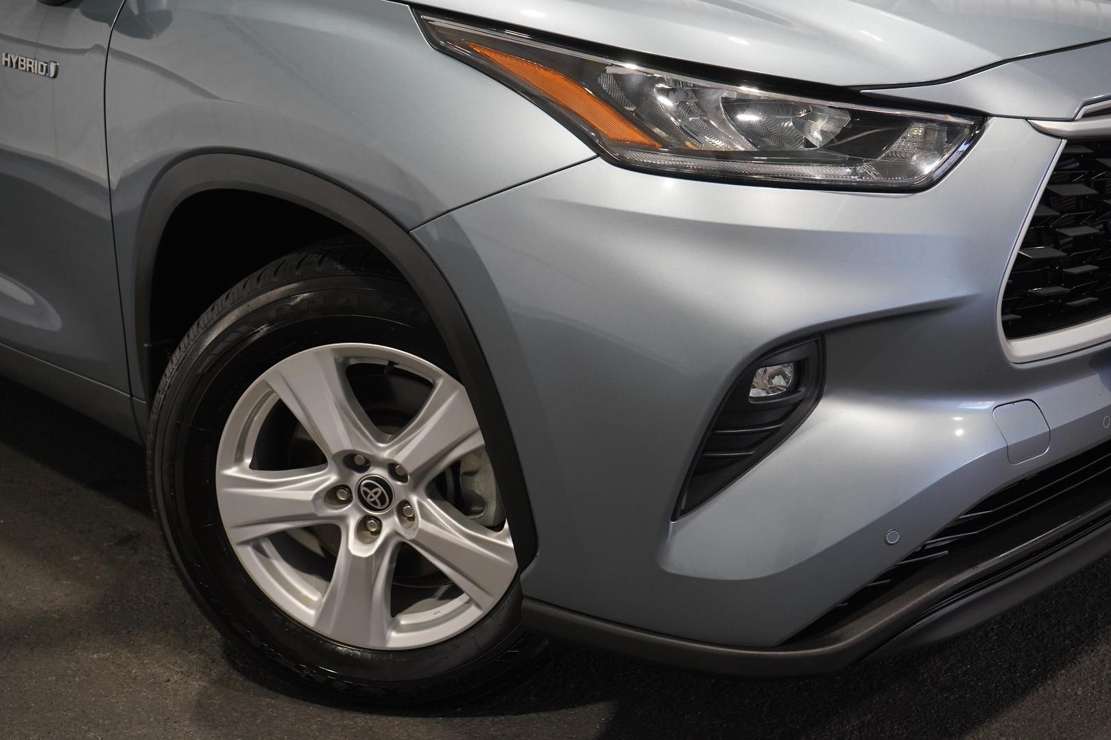 Toyota Kluger image 2