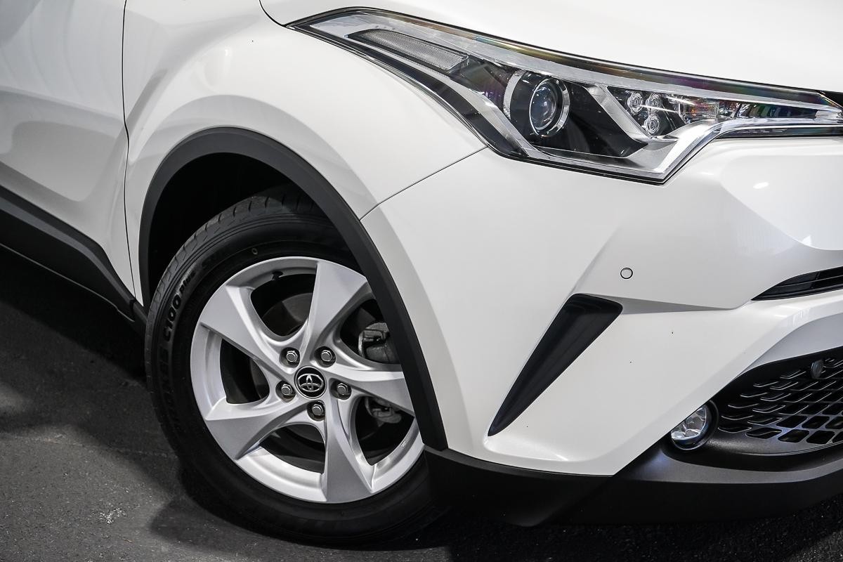 Toyota C-hr image 2