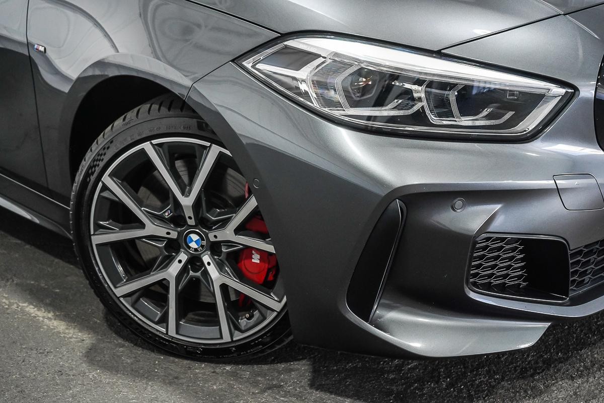 BMW 1 Series image 2