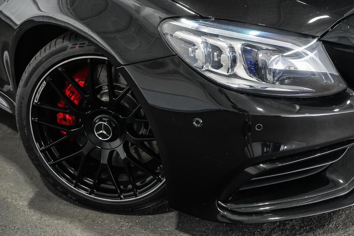 Mercedes Benz C-class image 2