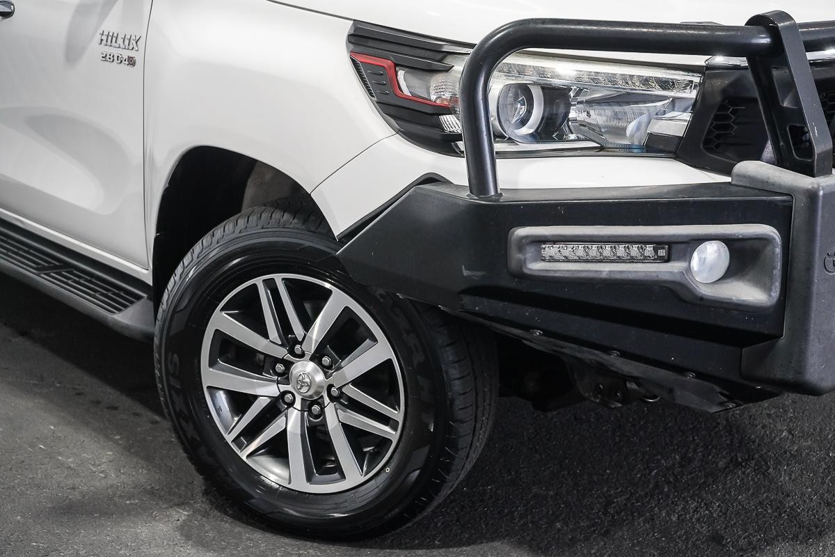 Toyota Hilux image 2