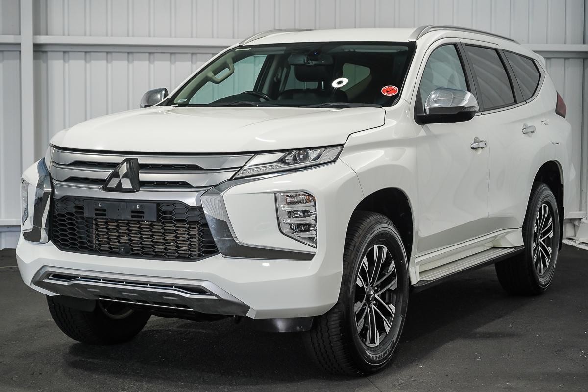 Mitsubishi Pajero Sport image 4