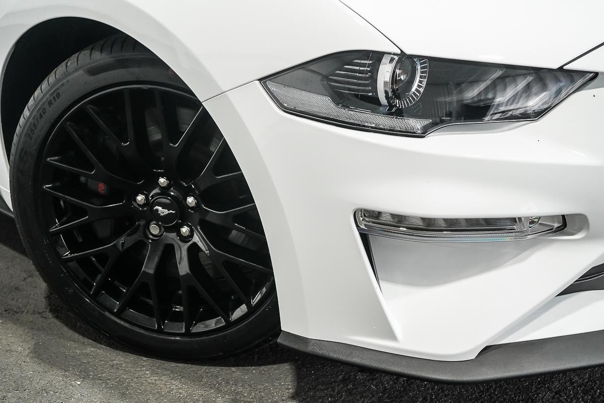 Ford Mustang image 2