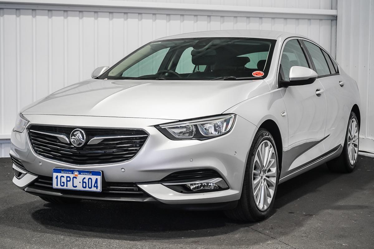 Holden Calais image 4