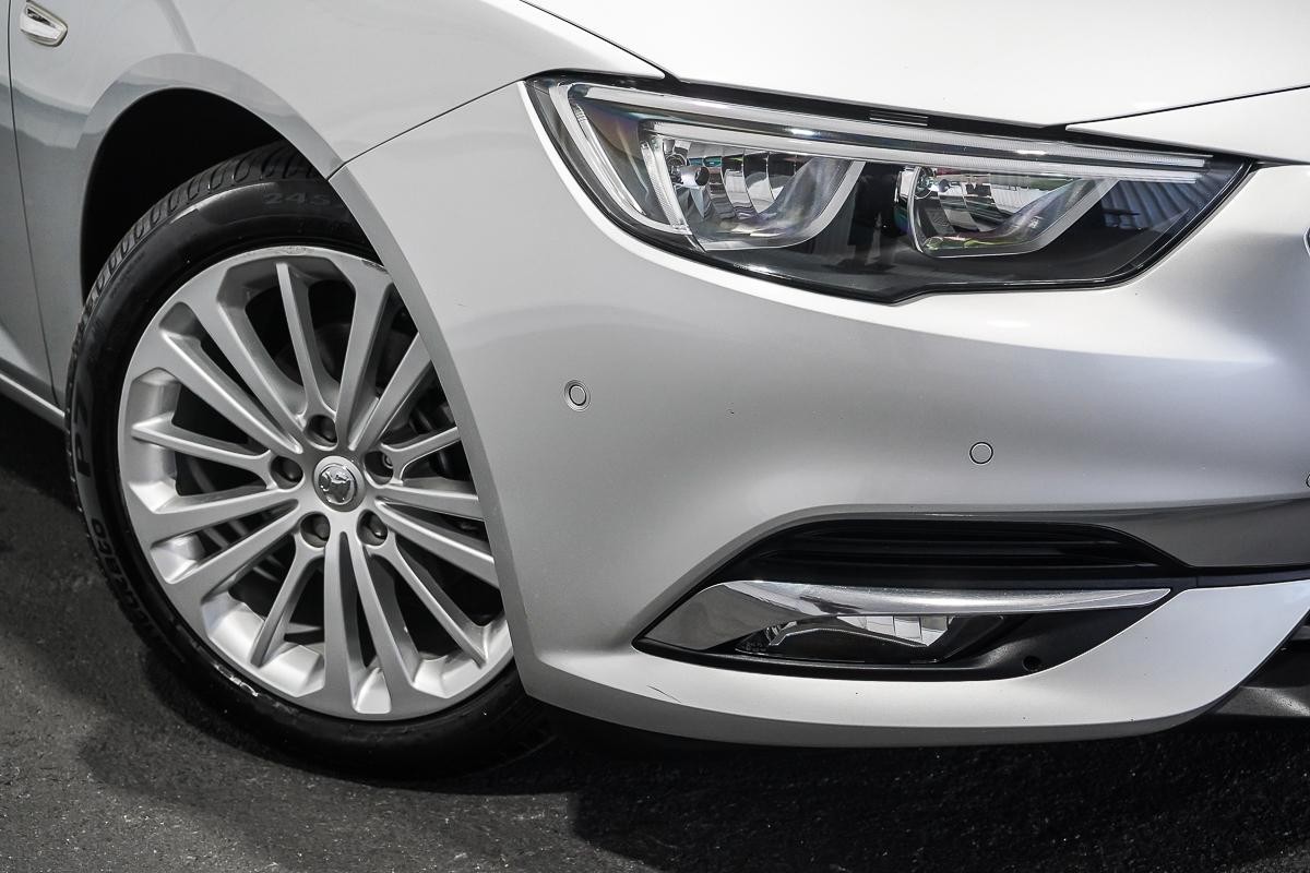 Holden Calais image 2