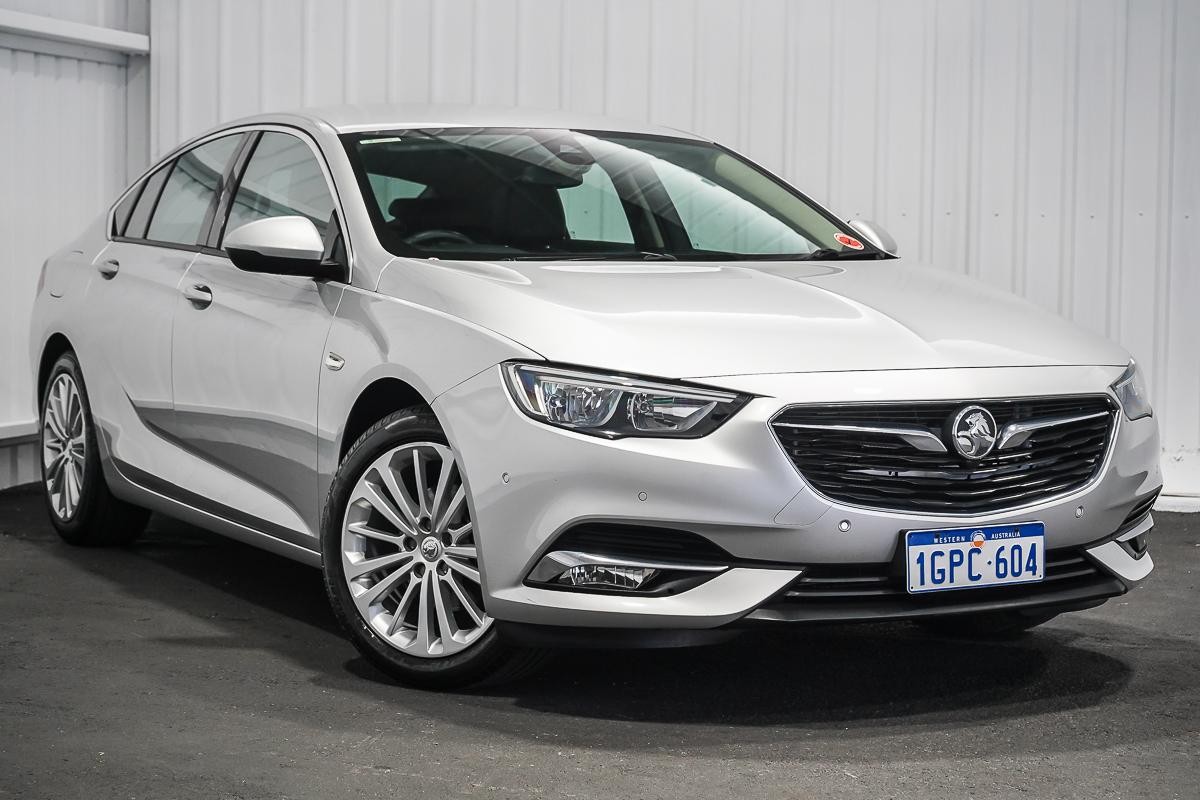 Holden Calais image 1