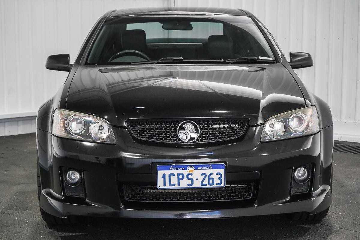 Holden Commodore image 3