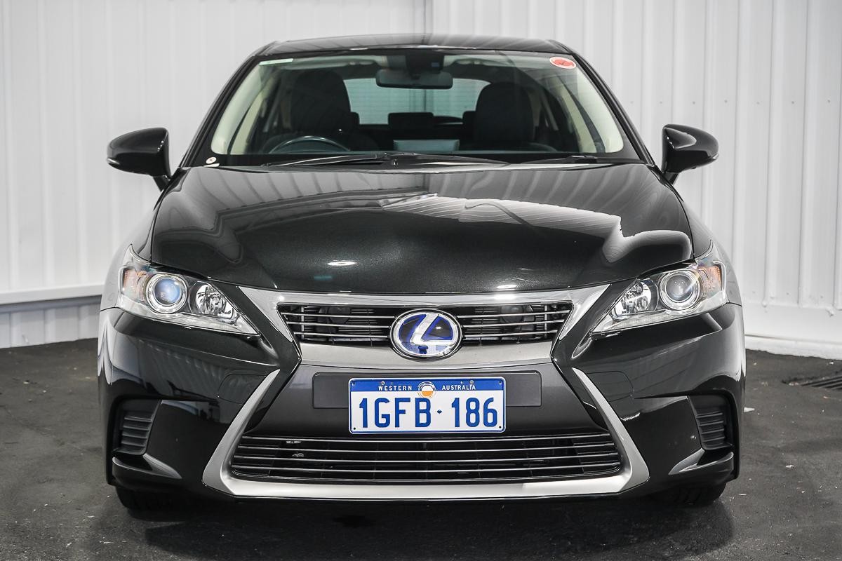 Lexus Ct image 3