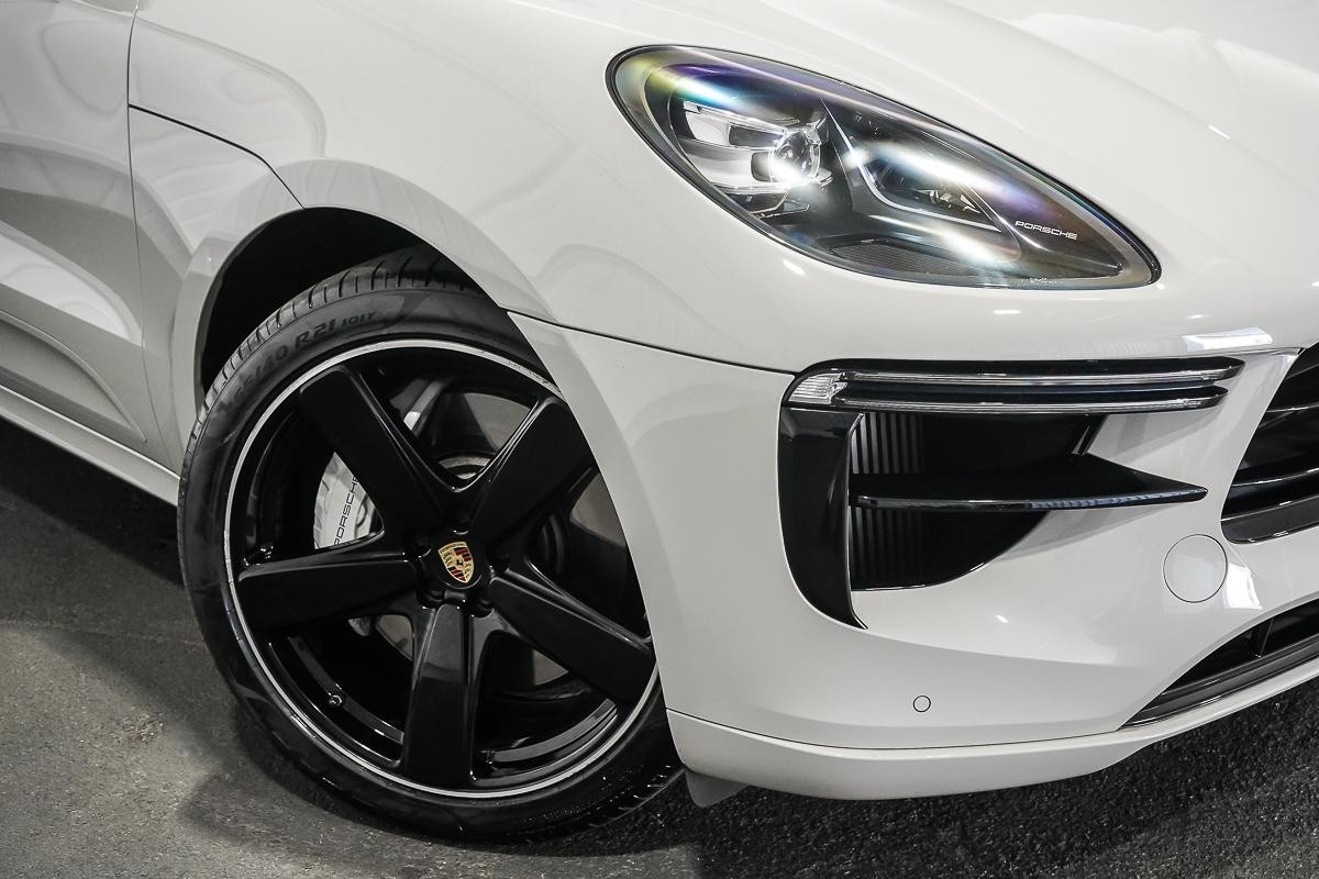 Porsche Macan image 2