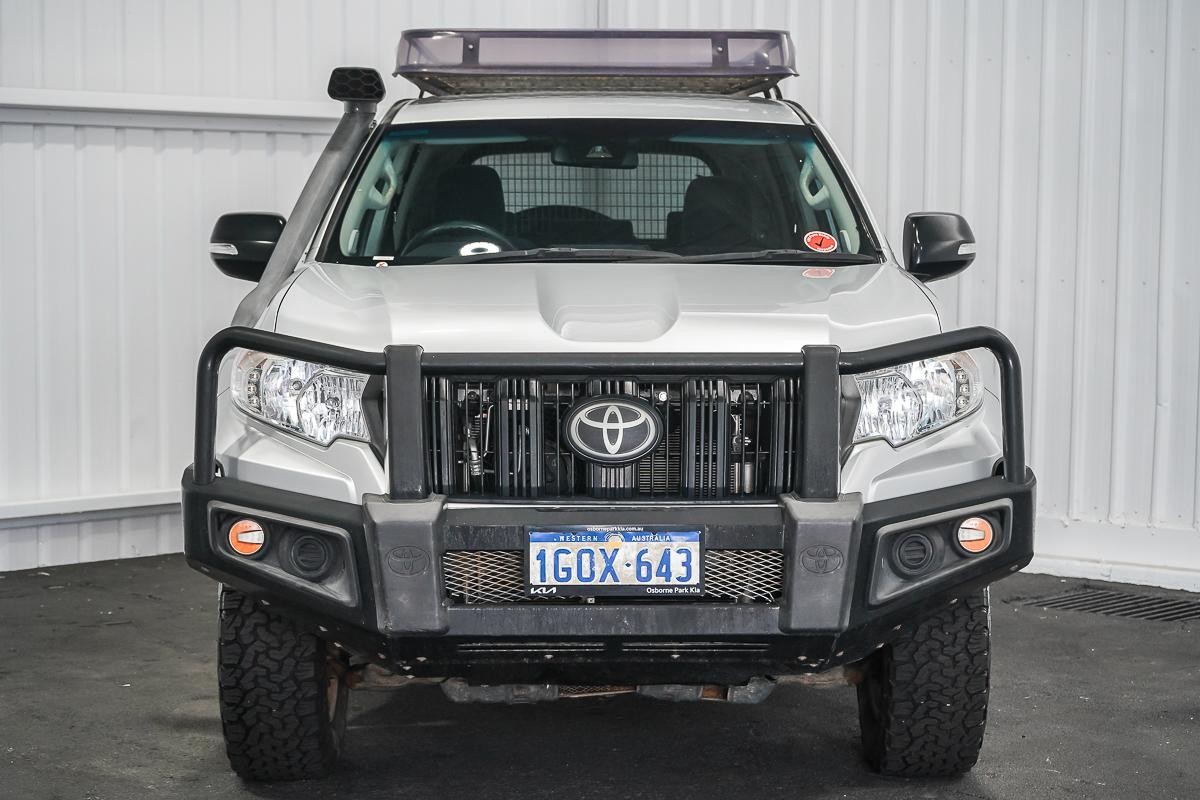 Toyota Landcruiser Prado image 3