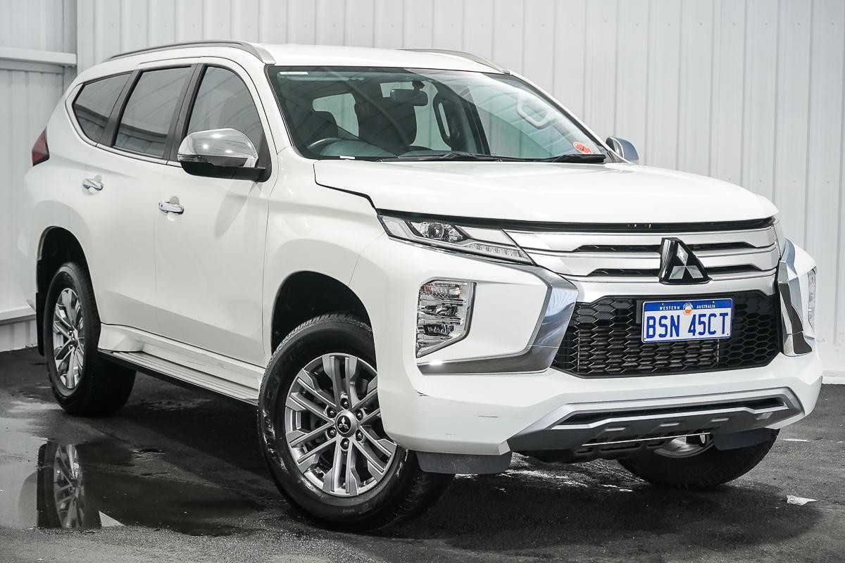 Mitsubishi Pajero Sport image 1