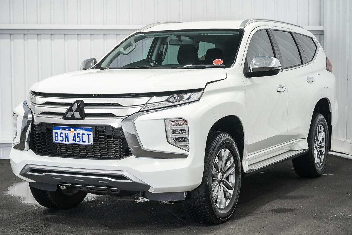 Mitsubishi Pajero Sport image 4