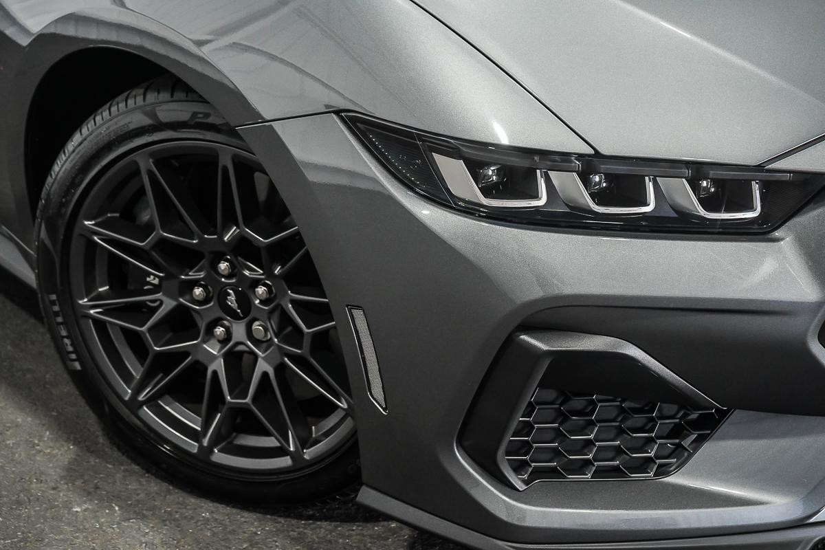 Ford Mustang image 2