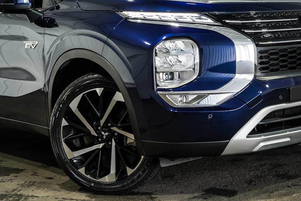 Mitsubishi Outlander image 2