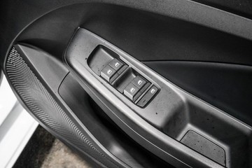 https://dvg-vehicle-assets.s3.amazonaws.com/1203075/9sdz3cswgor4bzuoy74t1c812.jpg