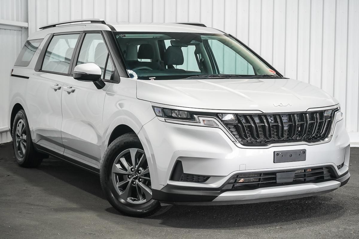 Kia Carnival image 1