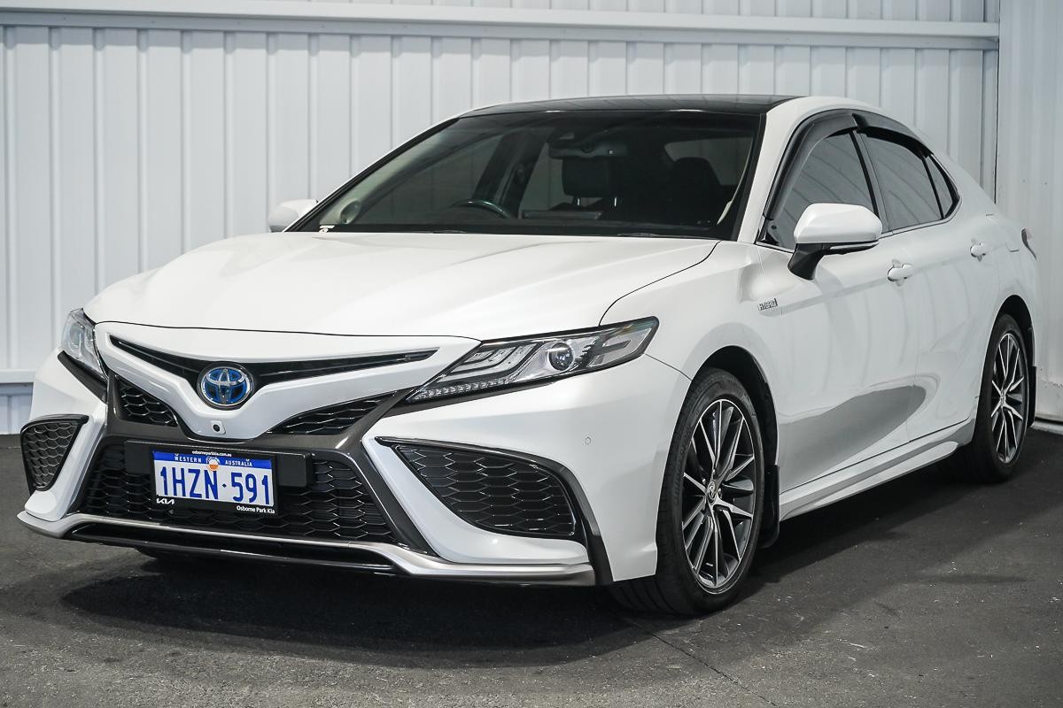 Toyota Camry image 4