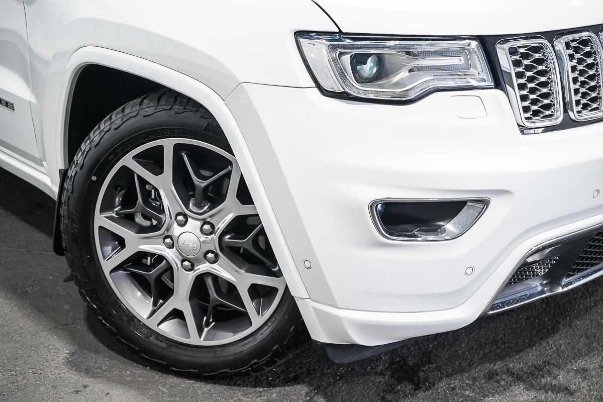 Jeep Grand Cherokee image 2