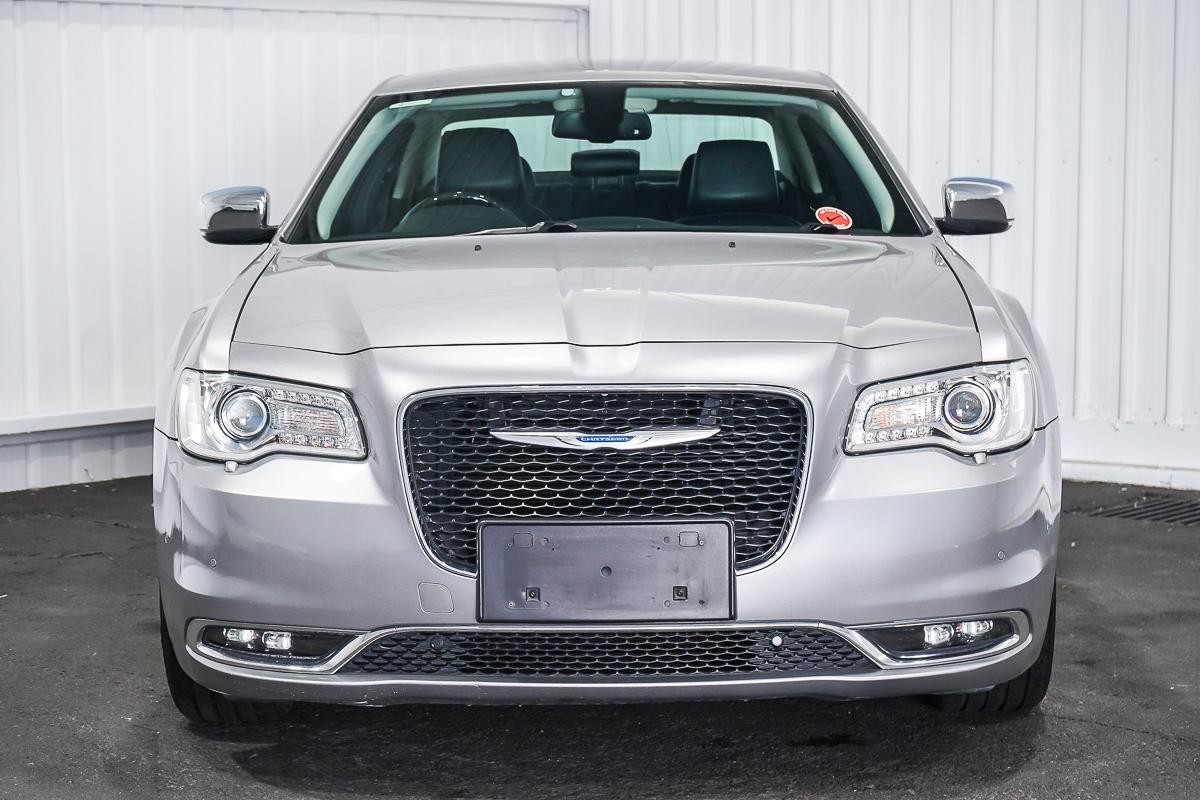 Chrysler 300 image 3