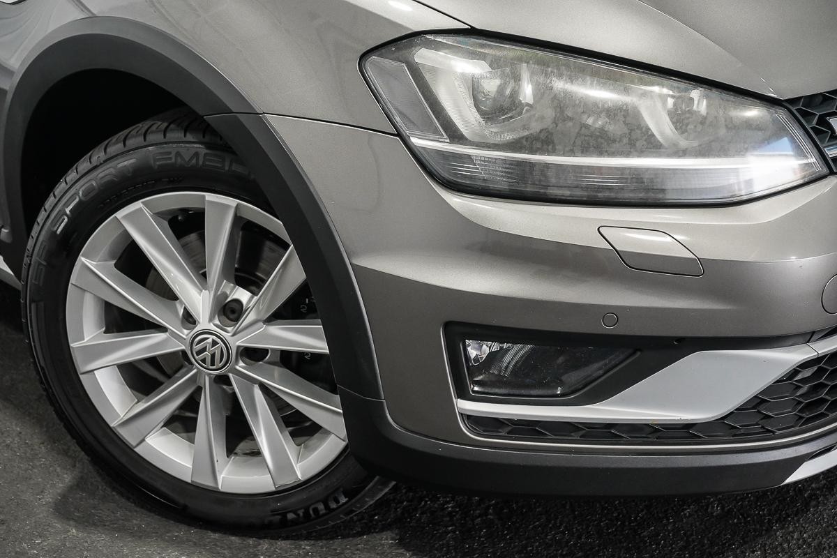 Volkswagen Golf image 2