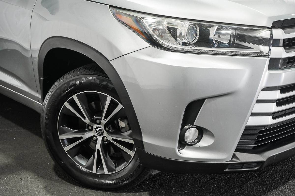 Toyota Kluger image 2