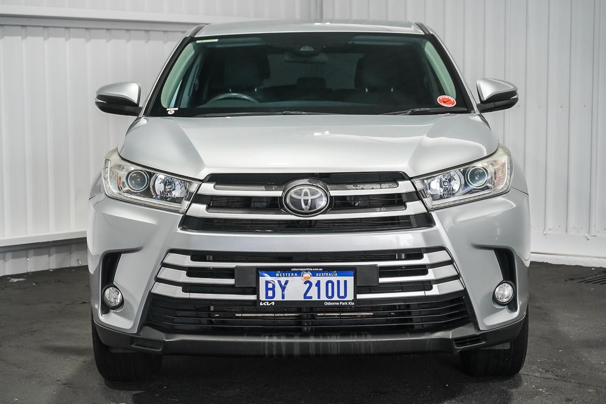 Toyota Kluger image 3