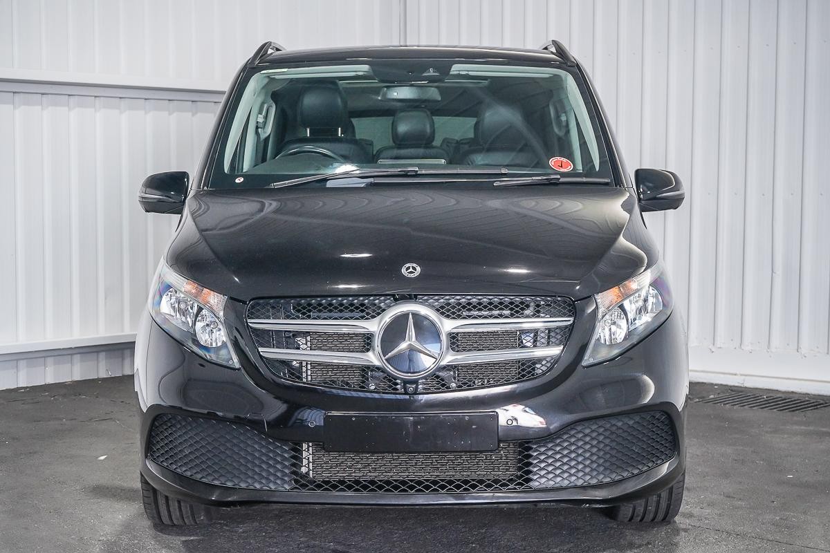 Mercedes Benz V-class image 3