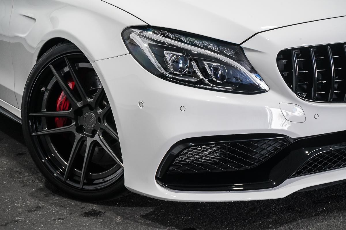 Mercedes Benz C-class image 2