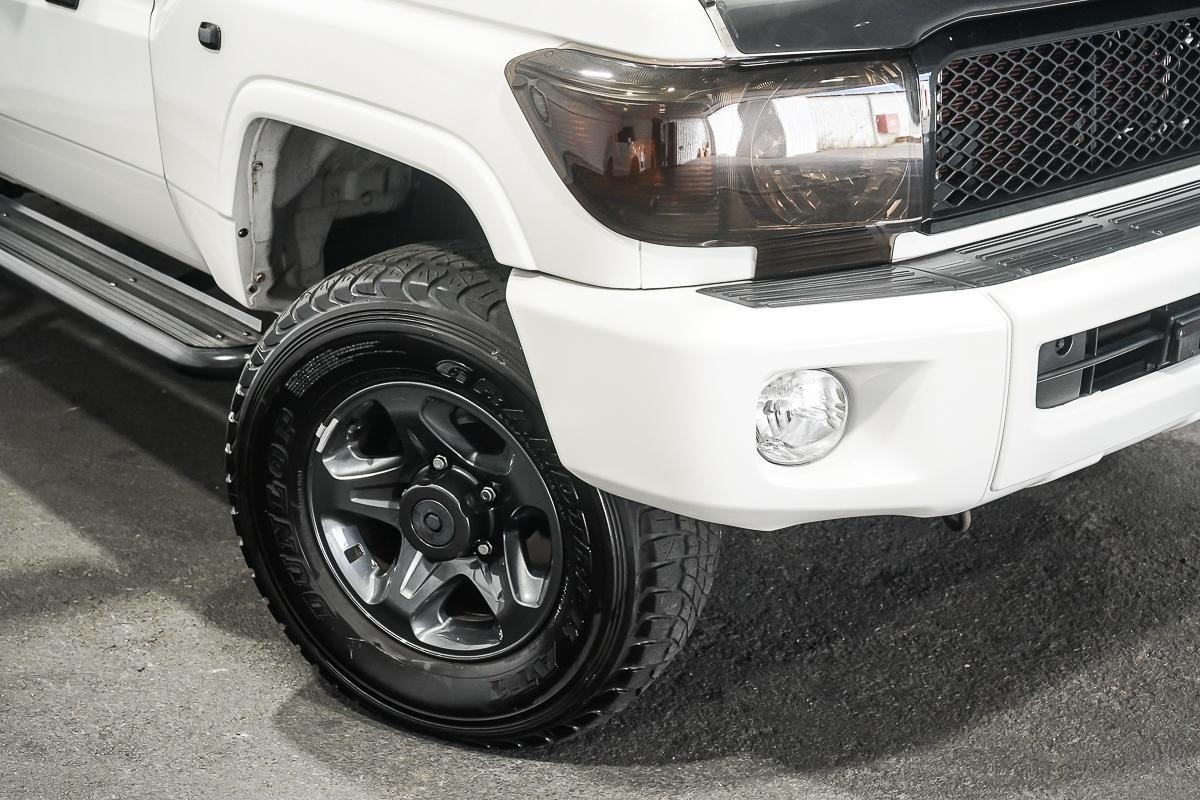 Toyota Landcruiser image 2