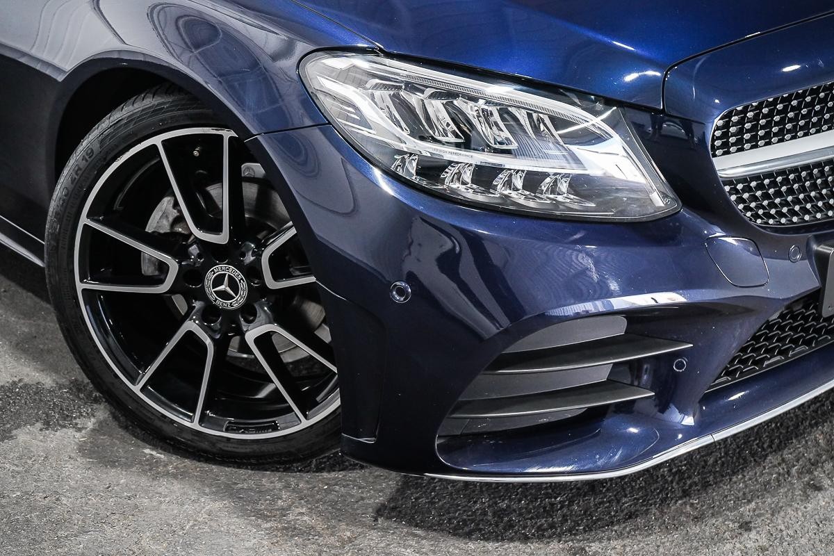 Mercedes Benz C-class image 2