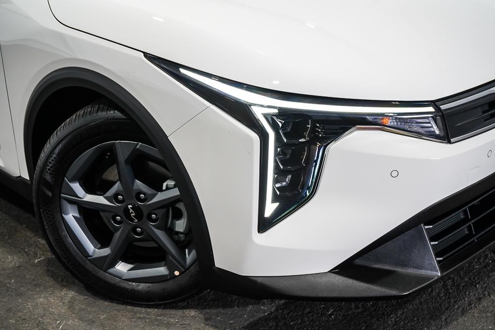 Kia K4 image 2