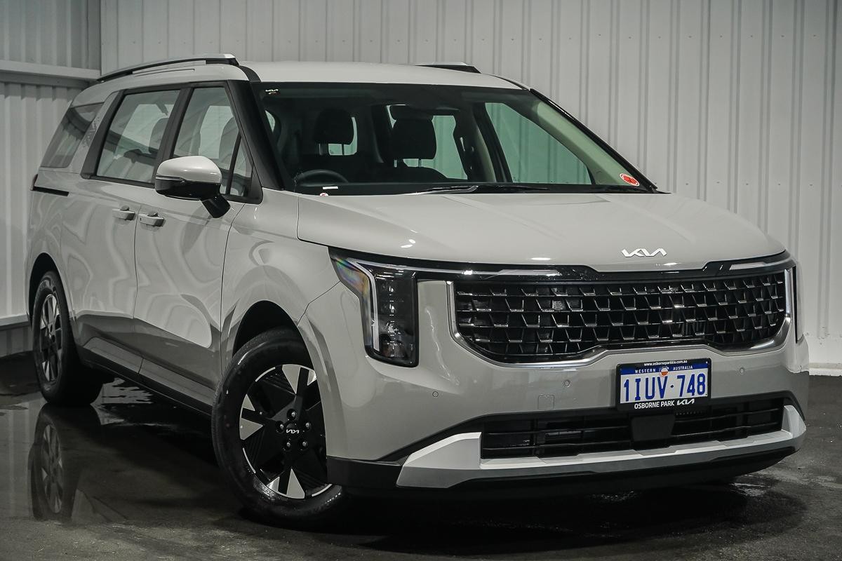 Kia Carnival image 1