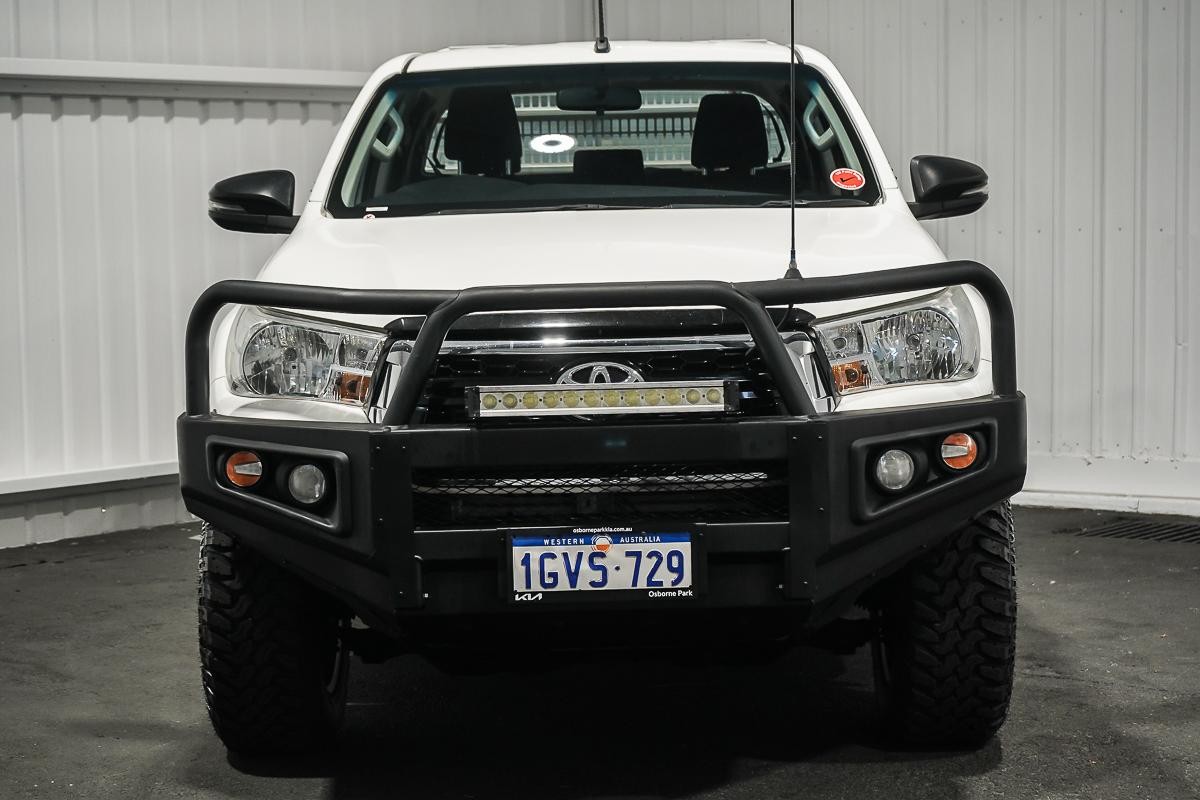 Toyota Hilux image 3
