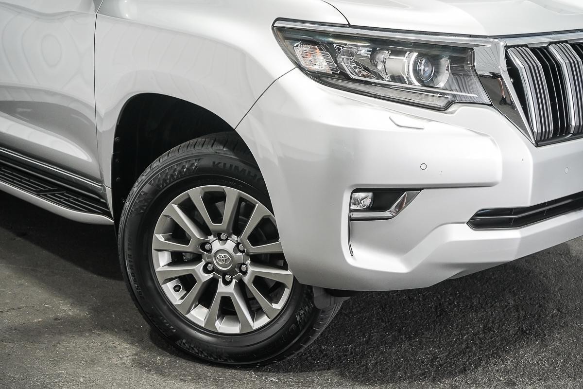 Toyota Landcruiser Prado image 2