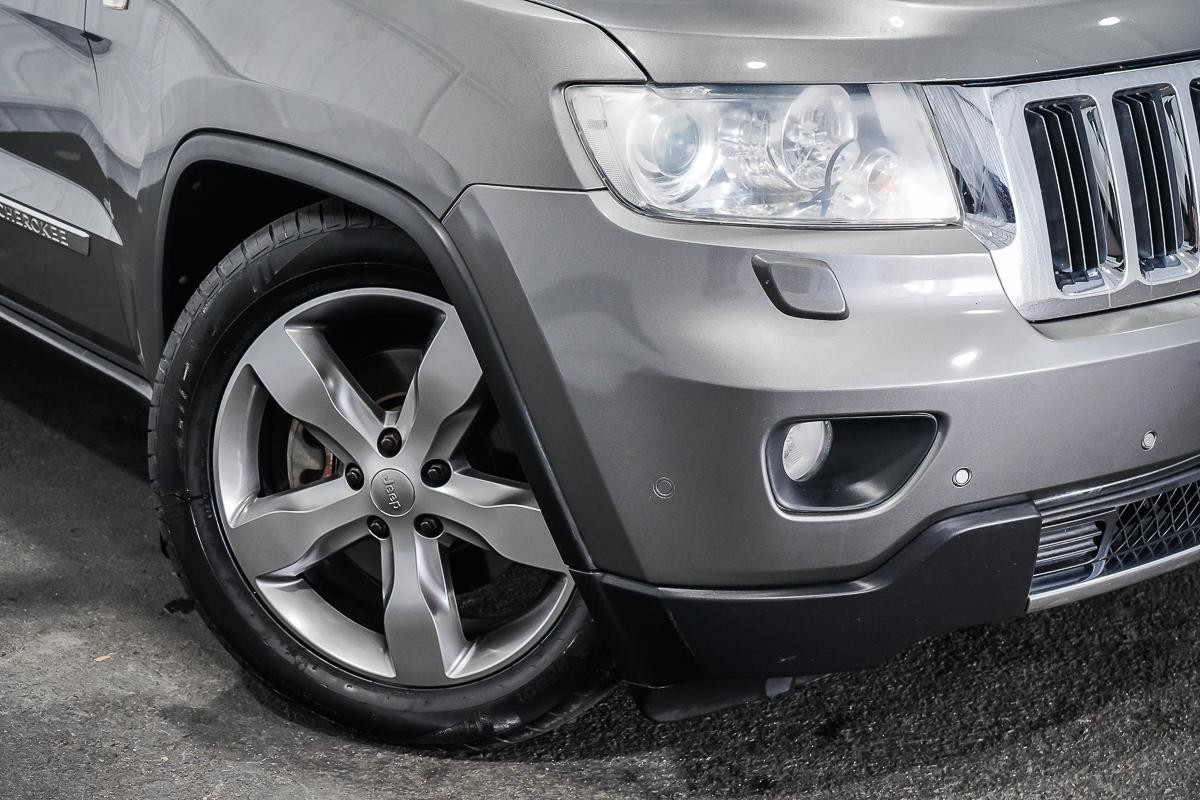 Jeep Grand Cherokee image 2