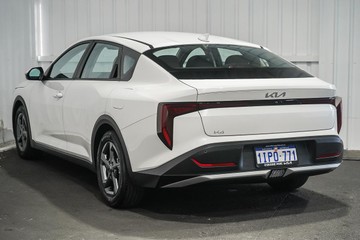 https://dvg-vehicle-assets.s3.amazonaws.com/1203341/2baq7py1lxkgzaze6i9gfx0en.jpg