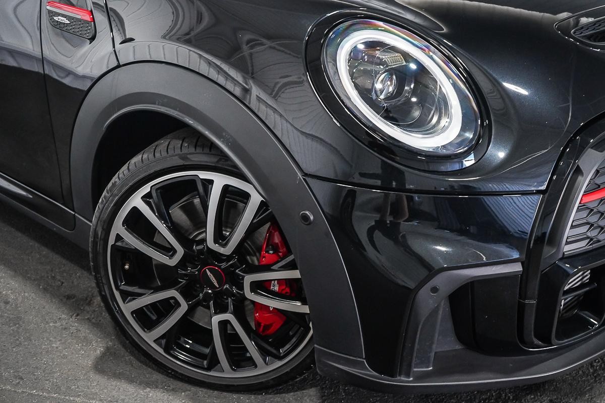 Mini Hatch image 2