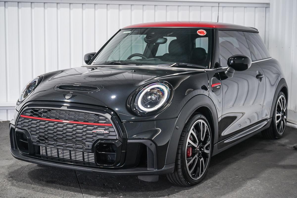 Mini Hatch image 4