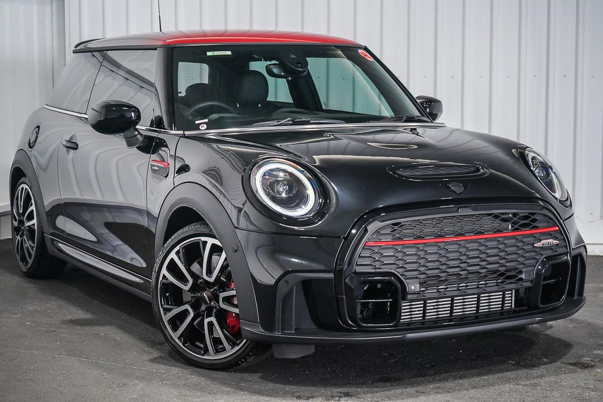 Mini Hatch image 1