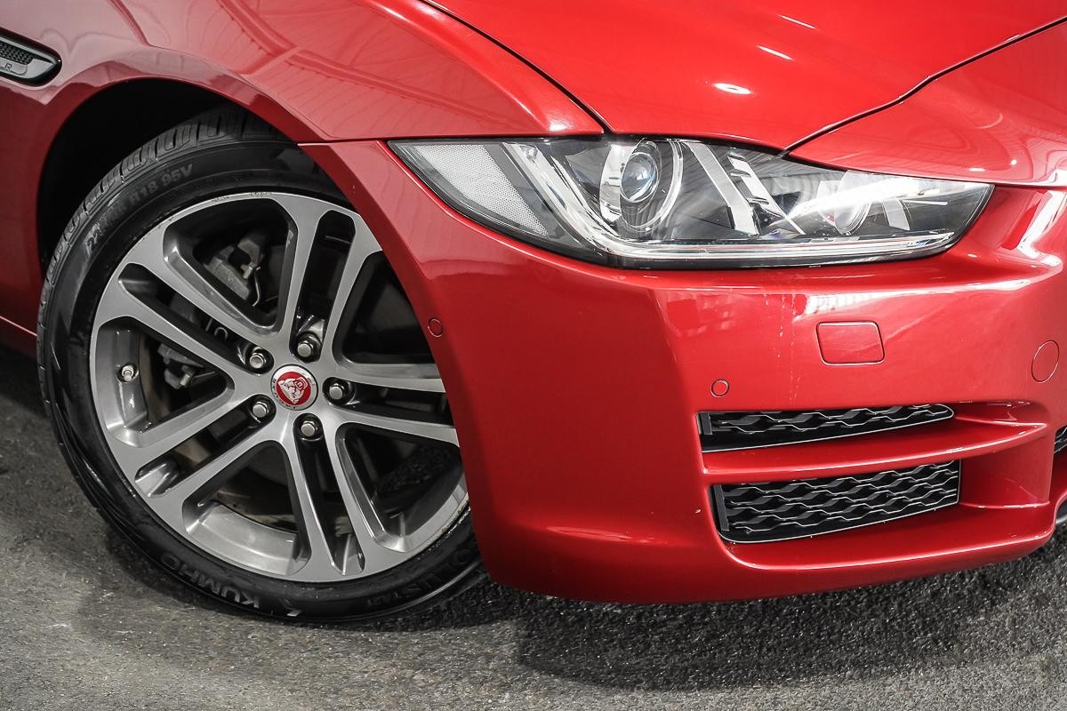 Jaguar Xe image 2